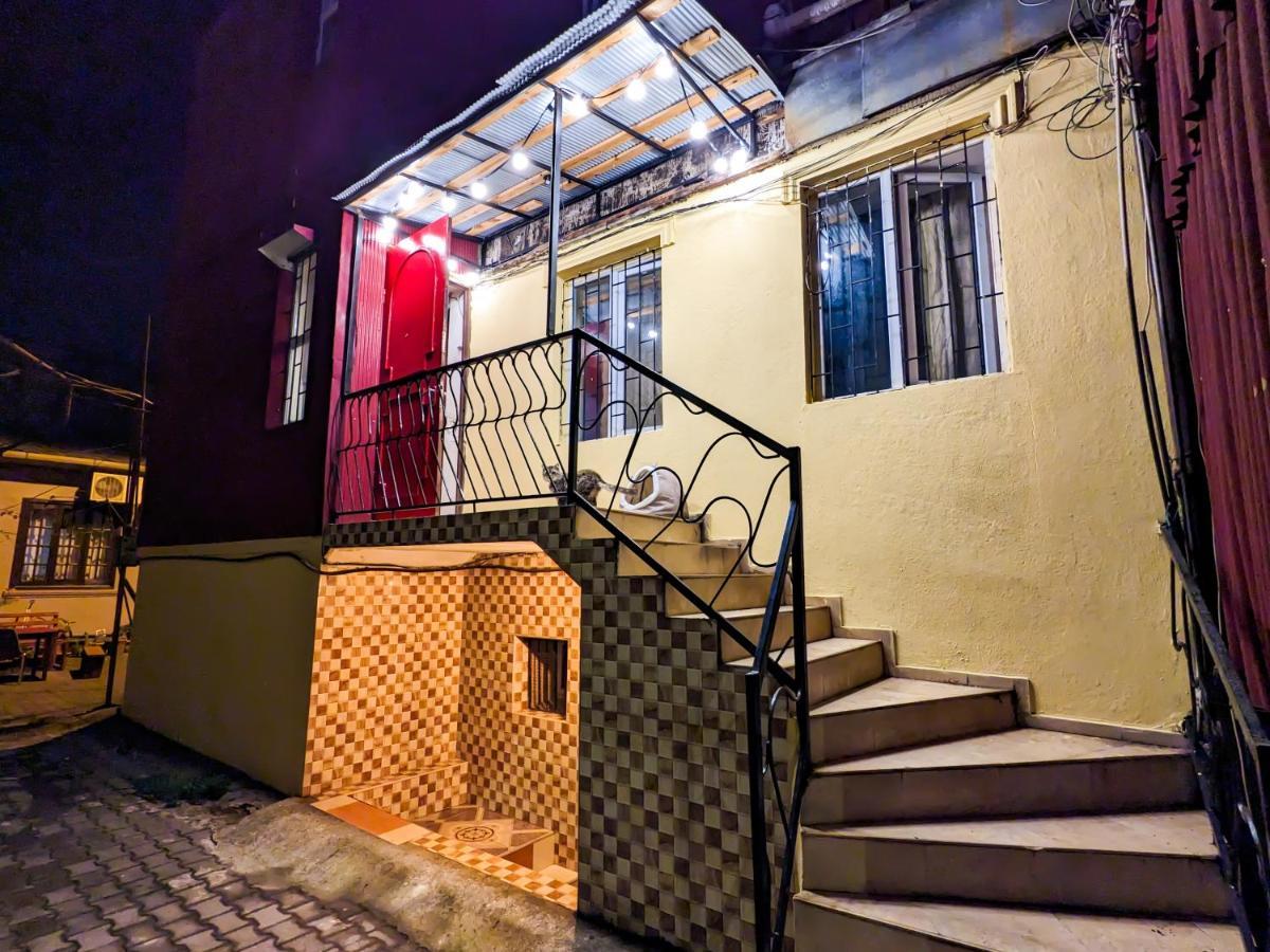 Harmony Boutique Hostel Batoemi Buitenkant foto